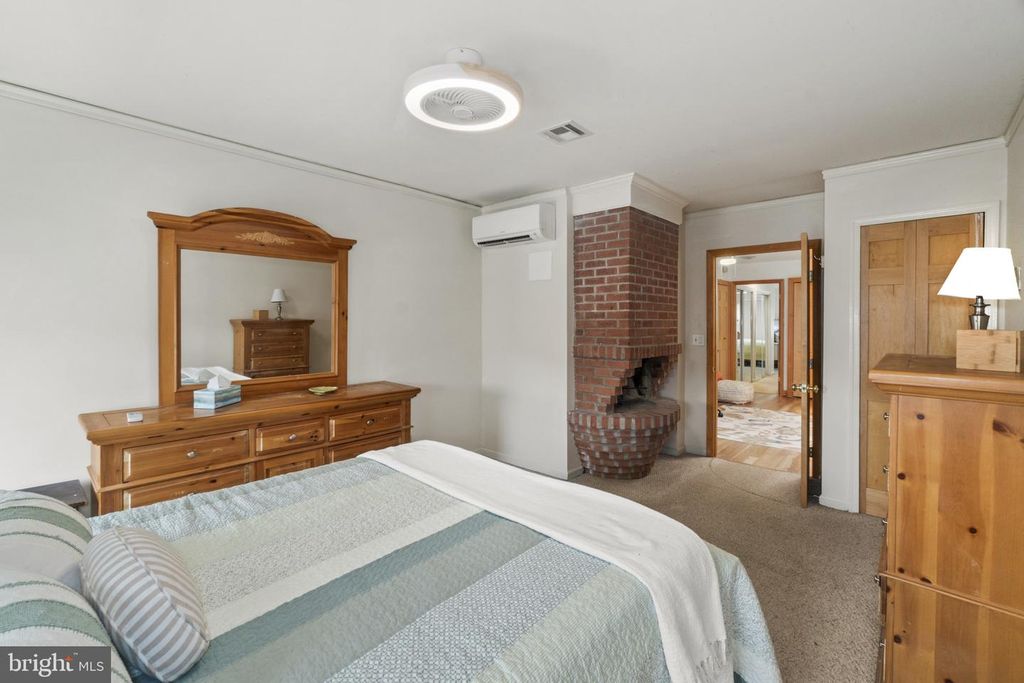 Image 21 of property listing at 1006 S EAST AVE, Baltimore, MD 21224