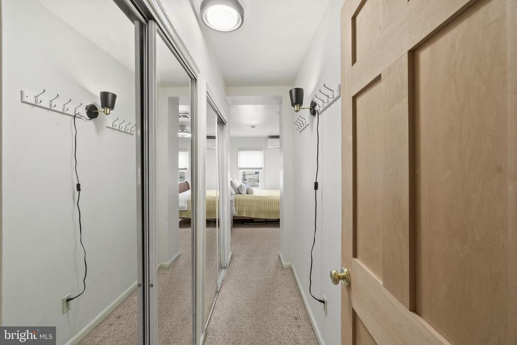 Image 22 of property listing at 1006 S EAST AVE, Baltimore, MD 21224