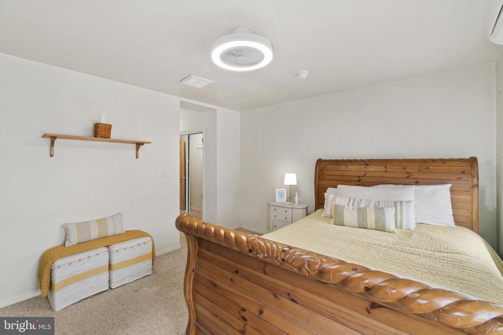 Image 24 of property listing at 1006 S EAST AVE, Baltimore, MD 21224