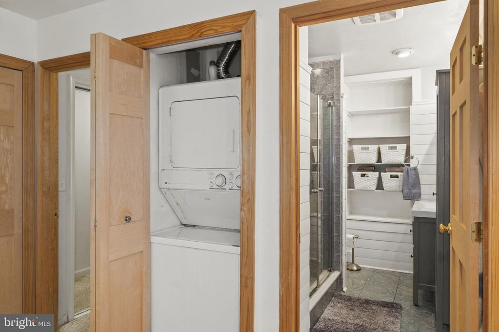 Image 25 of property listing at 1006 S EAST AVE, Baltimore, MD 21224