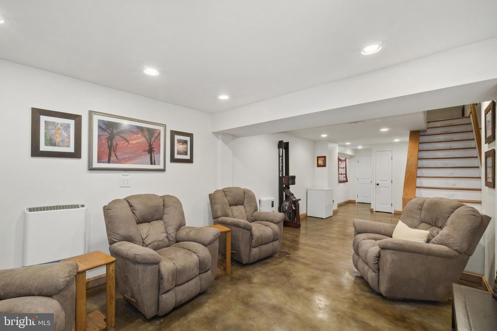 Image 27 of property listing at 1006 S EAST AVE, Baltimore, MD 21224