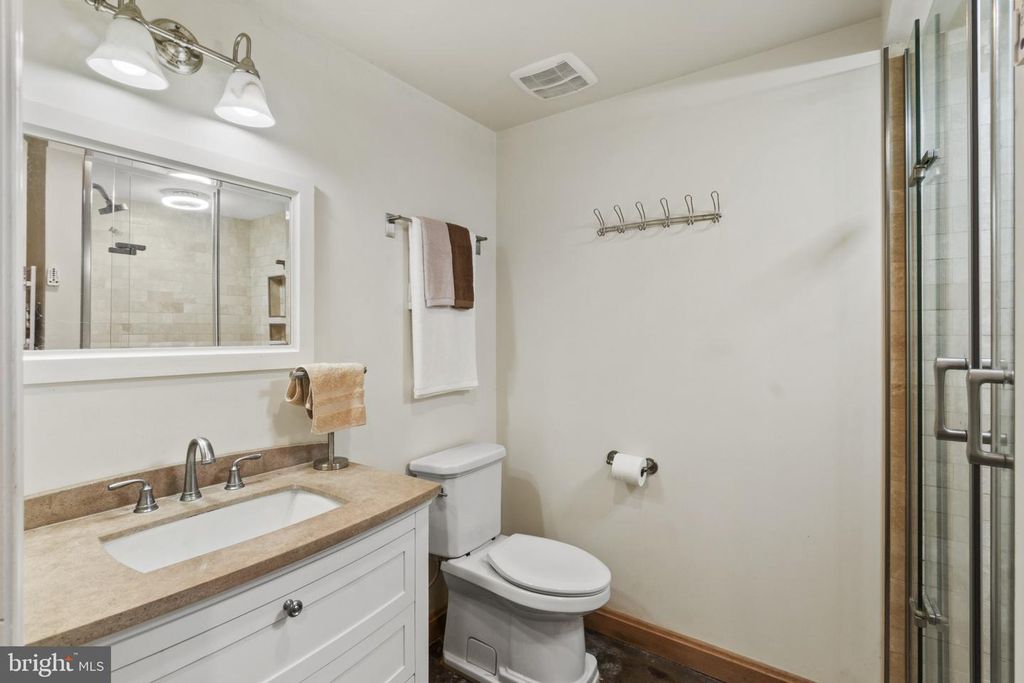 Image 28 of property listing at 1006 S EAST AVE, Baltimore, MD 21224