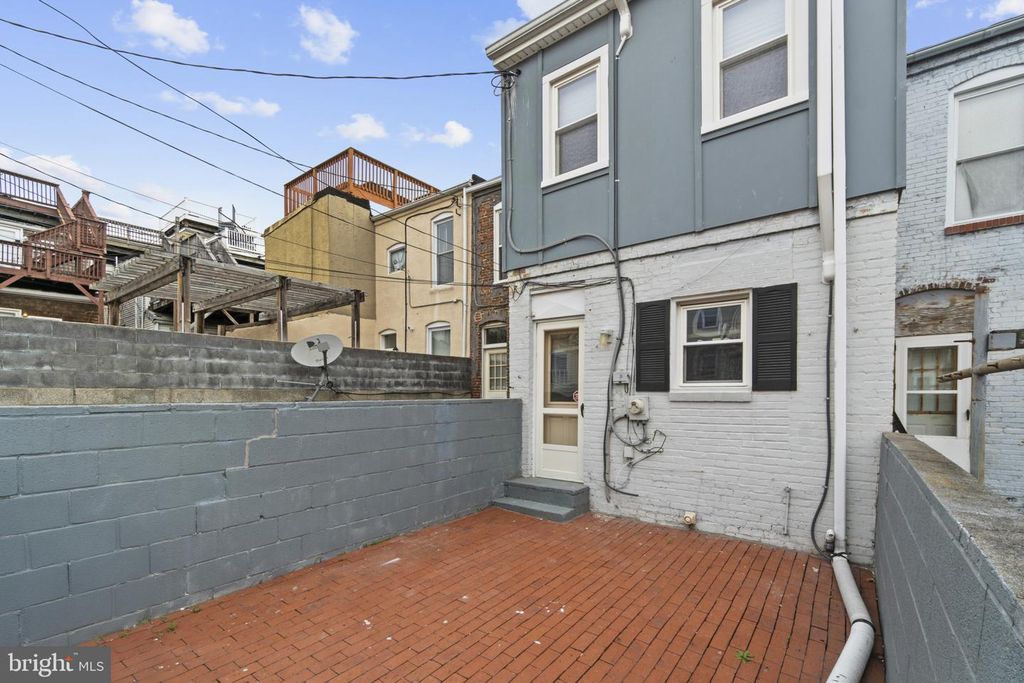 Image 30 of property listing at 1006 S EAST AVE, Baltimore, MD 21224