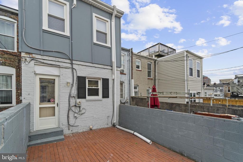 Image 31 of property listing at 1006 S EAST AVE, Baltimore, MD 21224