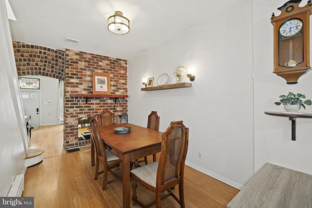 Image 6 of property listing at 1006 S EAST AVE, Baltimore, MD 21224