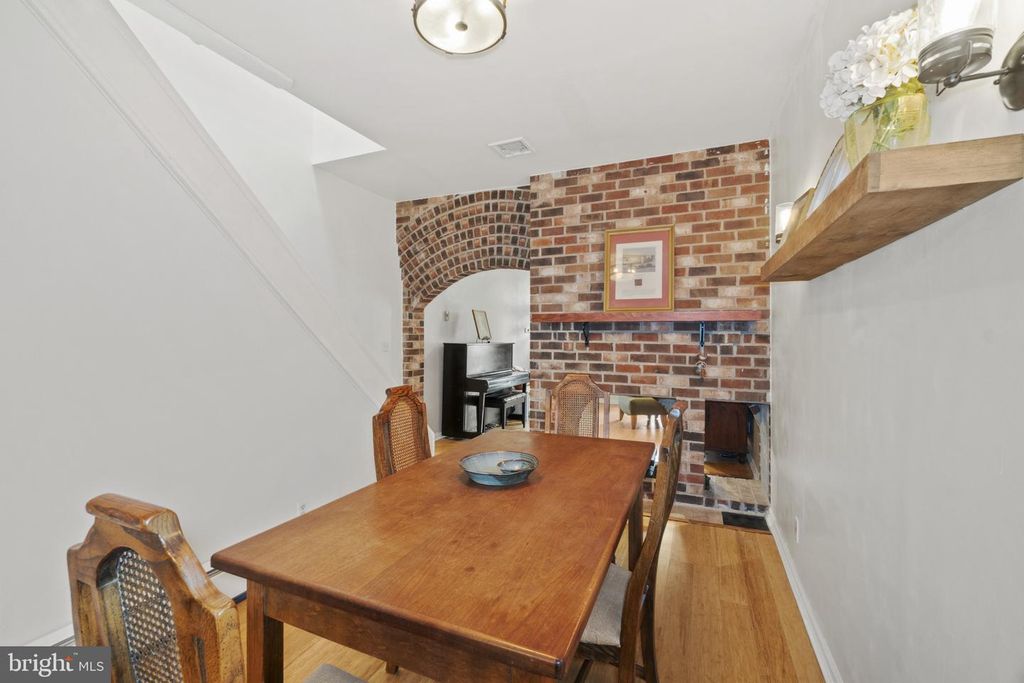 Image 8 of property listing at 1006 S EAST AVE, Baltimore, MD 21224