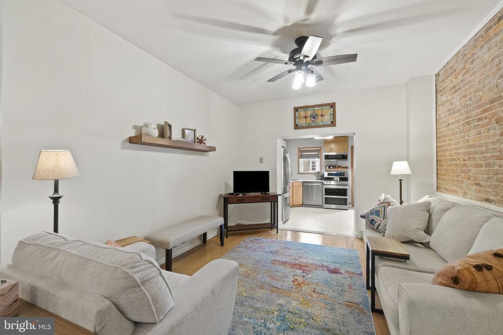 Image 9 of property listing at 1006 S EAST AVE, Baltimore, MD 21224