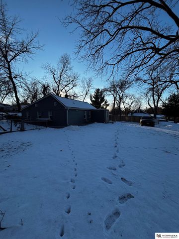 7343 Lake Street, Omaha, NE 68134