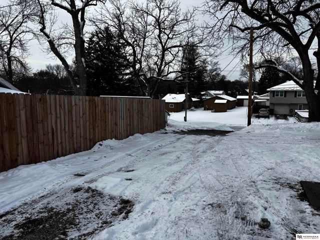 7343 Lake Street, Omaha, NE 68134