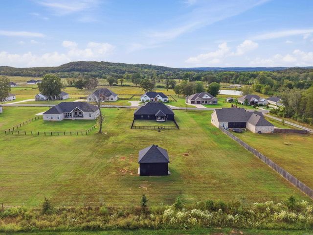 29 republican valley Drive, Greenbrier, AR 72058