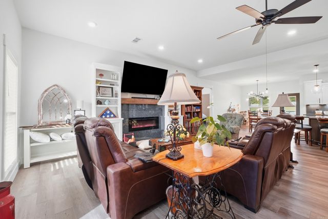 29 republican valley Drive, Greenbrier, AR 72058
