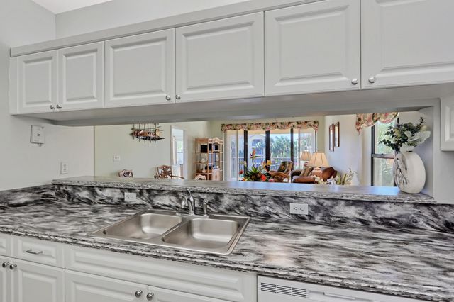 800 Uno Lago Drive 305, Juno Beach, FL 33408