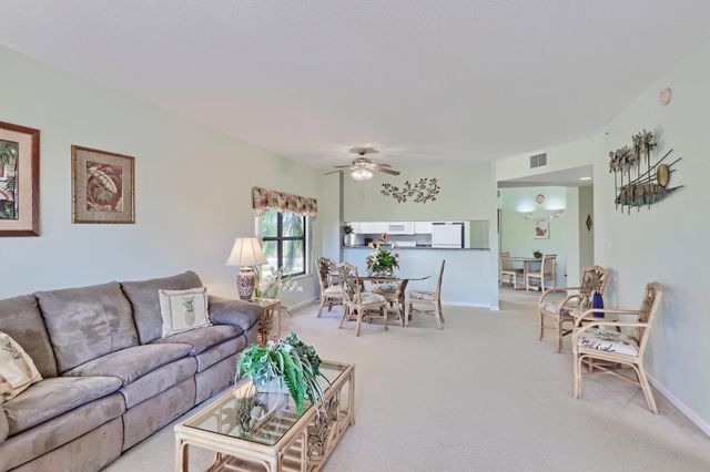 800 Uno Lago Drive 305, Juno Beach, FL 33408