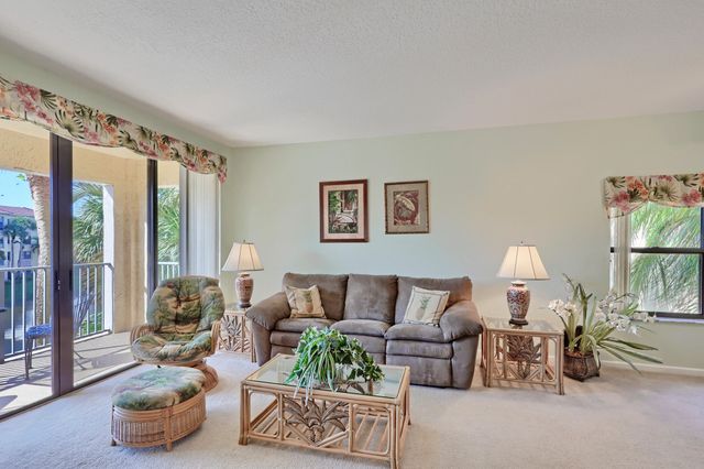 800 Uno Lago Drive 305, Juno Beach, FL 33408