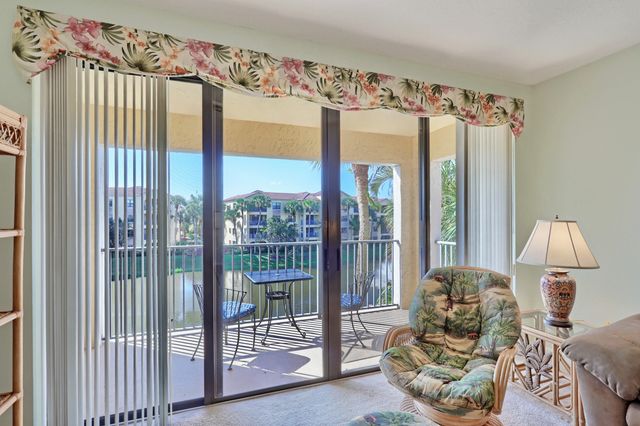 800 Uno Lago Drive 305, Juno Beach, FL 33408