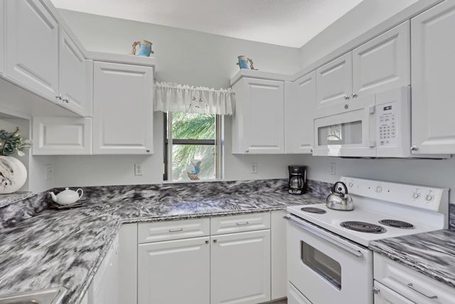 800 Uno Lago Drive 305, Juno Beach, FL 33408