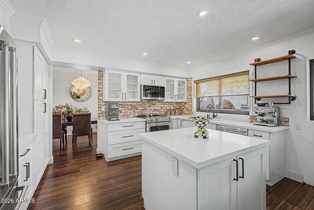 8916 E VOLTAIRE Drive, Scottsdale, AZ 85260