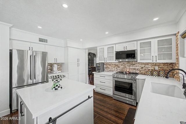 8916 E VOLTAIRE Drive, Scottsdale, AZ 85260