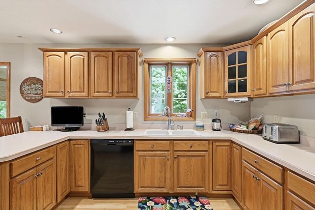 9 Nathaniel Way, Belchertown, MA 01007