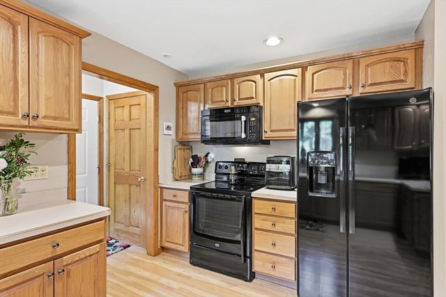 9 Nathaniel Way, Belchertown, MA 01007