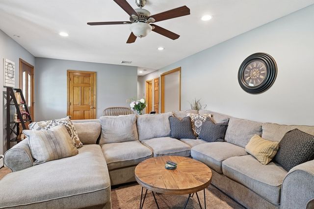 9 Nathaniel Way, Belchertown, MA 01007