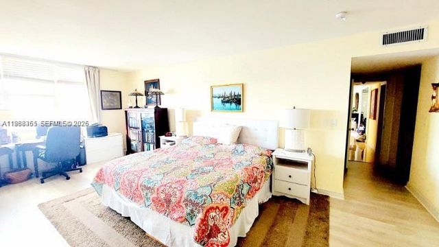 1800 NE 114th St 705, Miami, FL 33181