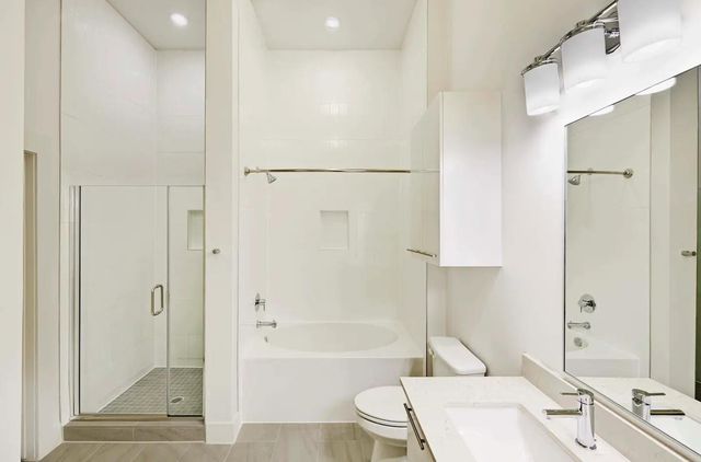2727 Travis Street 818, Houston, TX 77006
