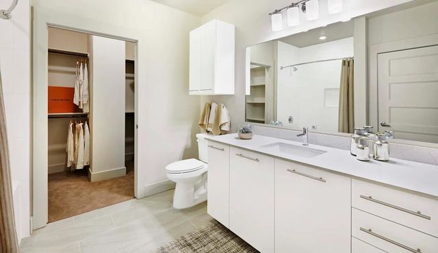 2727 Travis Street 818, Houston, TX 77006