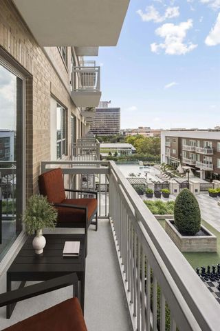 2727 Travis Street 818, Houston, TX 77006