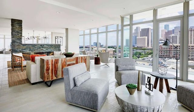 2727 Travis Street 818, Houston, TX 77006