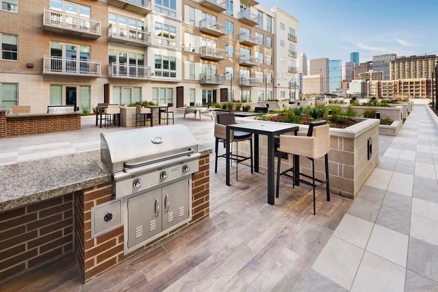 2727 Travis Street 818, Houston, TX 77006
