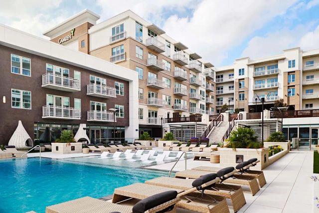 2727 Travis Street 818, Houston, TX 77006