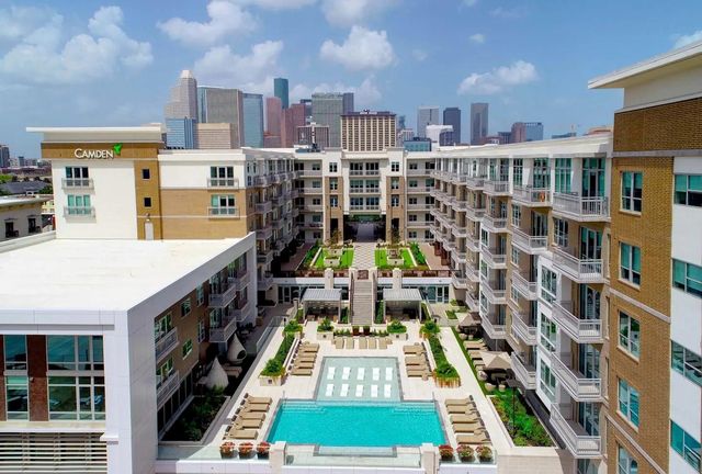 2727 Travis Street 818, Houston, TX 77006