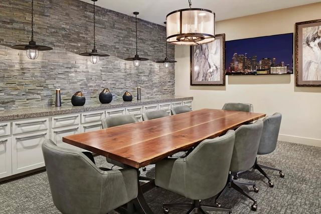 2727 Travis Street 818, Houston, TX 77006
