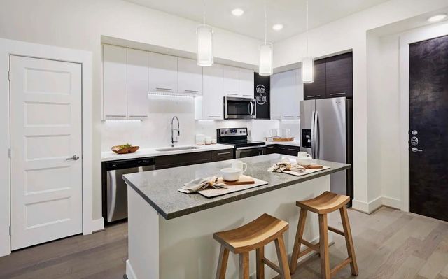 2727 Travis Street 818, Houston, TX 77006