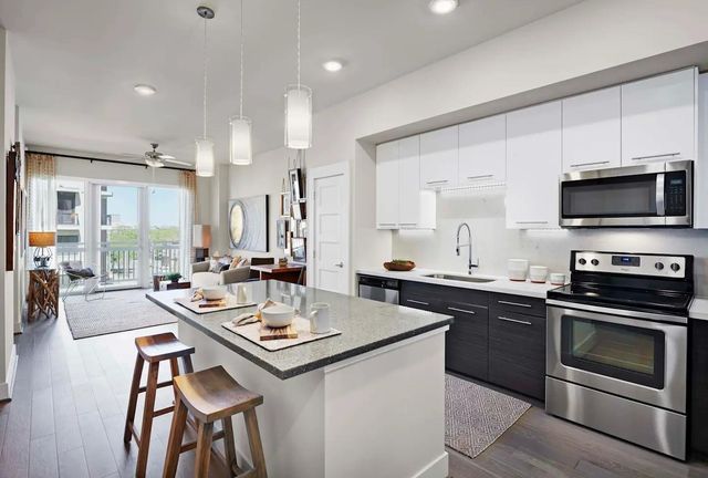 2727 Travis Street 818, Houston, TX 77006