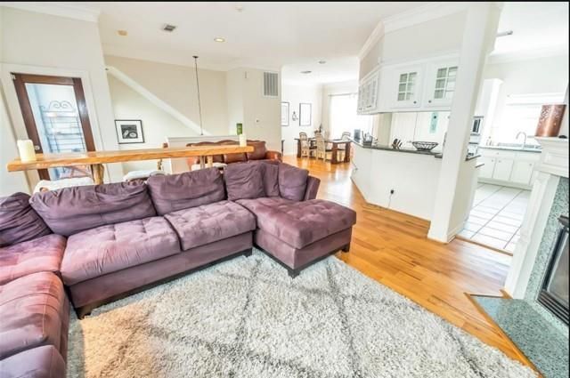 3011 Houston Avenue, Houston, TX 77009