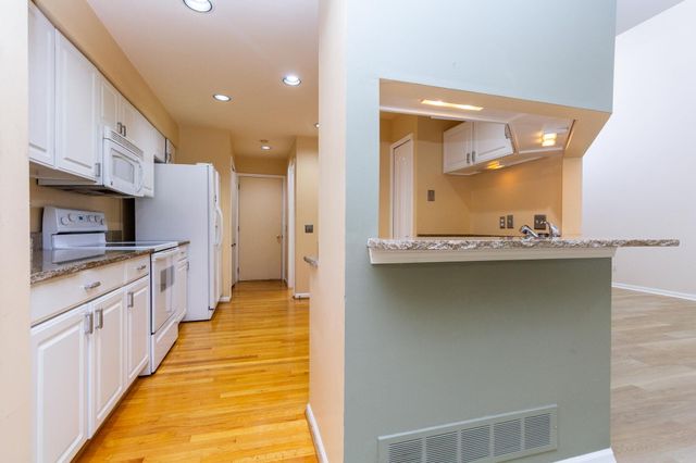 1093 Fairways Blvd Boulevard, Troy, MI 48085