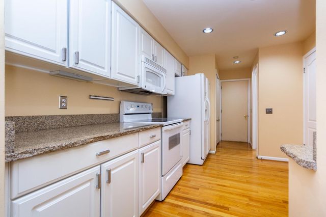 1093 Fairways Blvd Boulevard, Troy, MI 48085