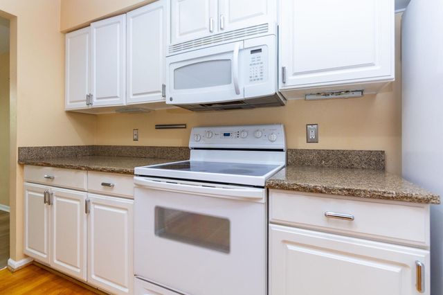 1093 Fairways Blvd Boulevard, Troy, MI 48085