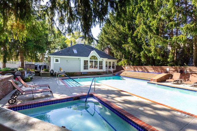 1093 Fairways Blvd Boulevard, Troy, MI 48085