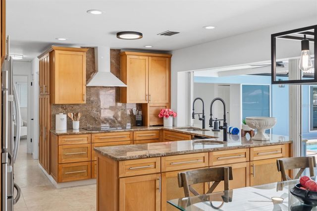 11900 7TH STREET E, Treasure Island, FL 33706