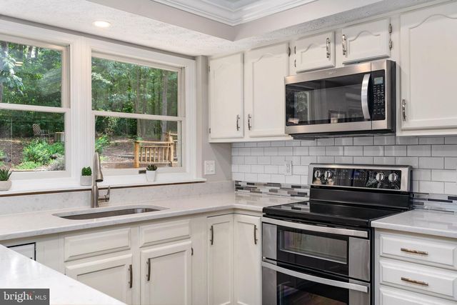 12035 LAKE NEWPORT RD, Reston, VA 20194