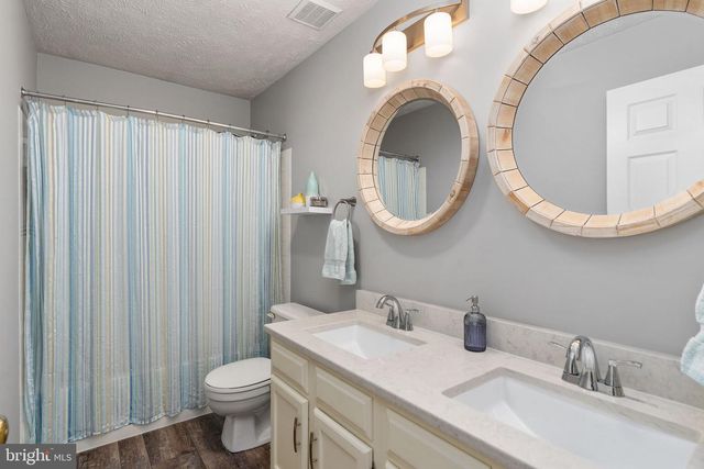 12035 LAKE NEWPORT RD, Reston, VA 20194