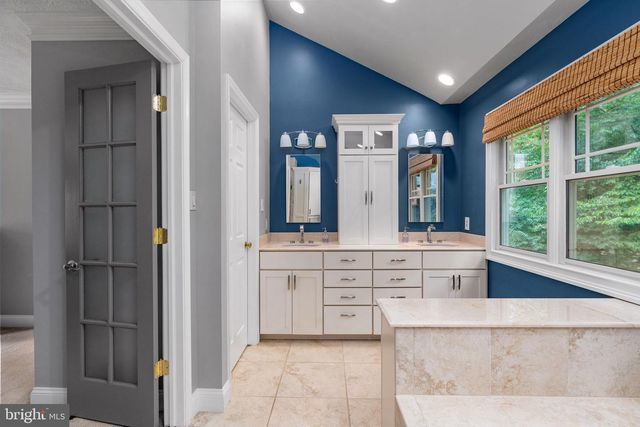 12035 LAKE NEWPORT RD, Reston, VA 20194