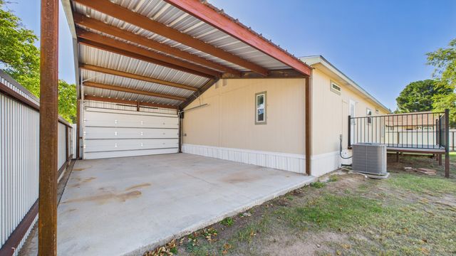 1109 W Waylon Jennings Boulevard, Littlefield, TX 79339