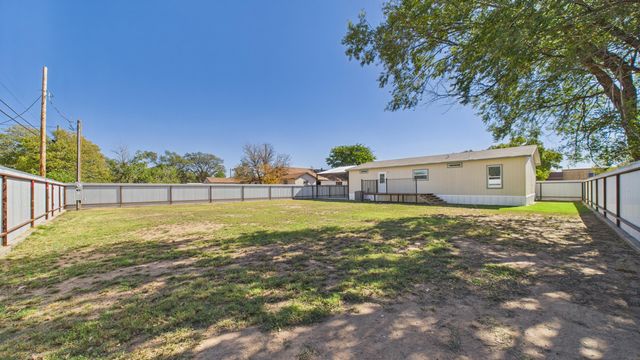 1109 W Waylon Jennings Boulevard, Littlefield, TX 79339