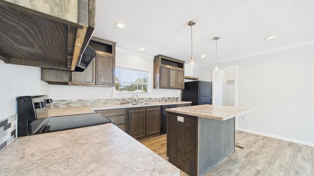 1109 W Waylon Jennings Boulevard, Littlefield, TX 79339