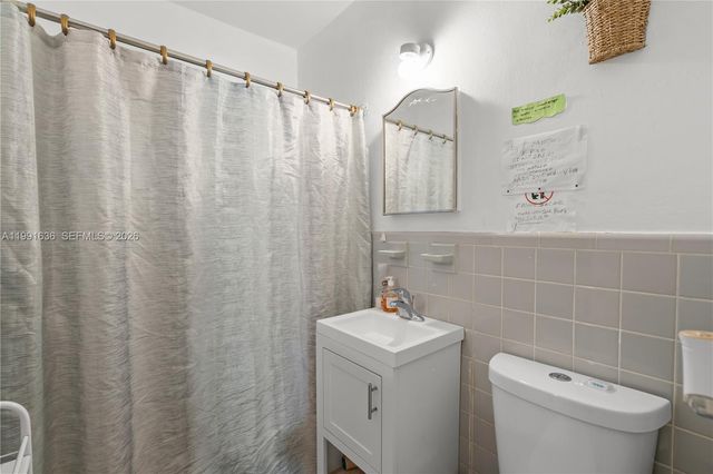 1440 NE 183rd St, North Miami Beach, FL 33179