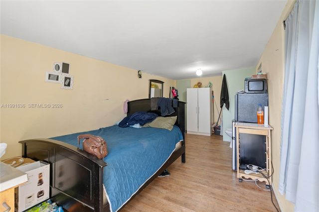 1440 NE 183rd St, North Miami Beach, FL 33179